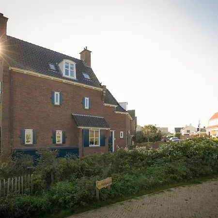 Five-Bedroom Holiday Home In Bergen Aan Zee